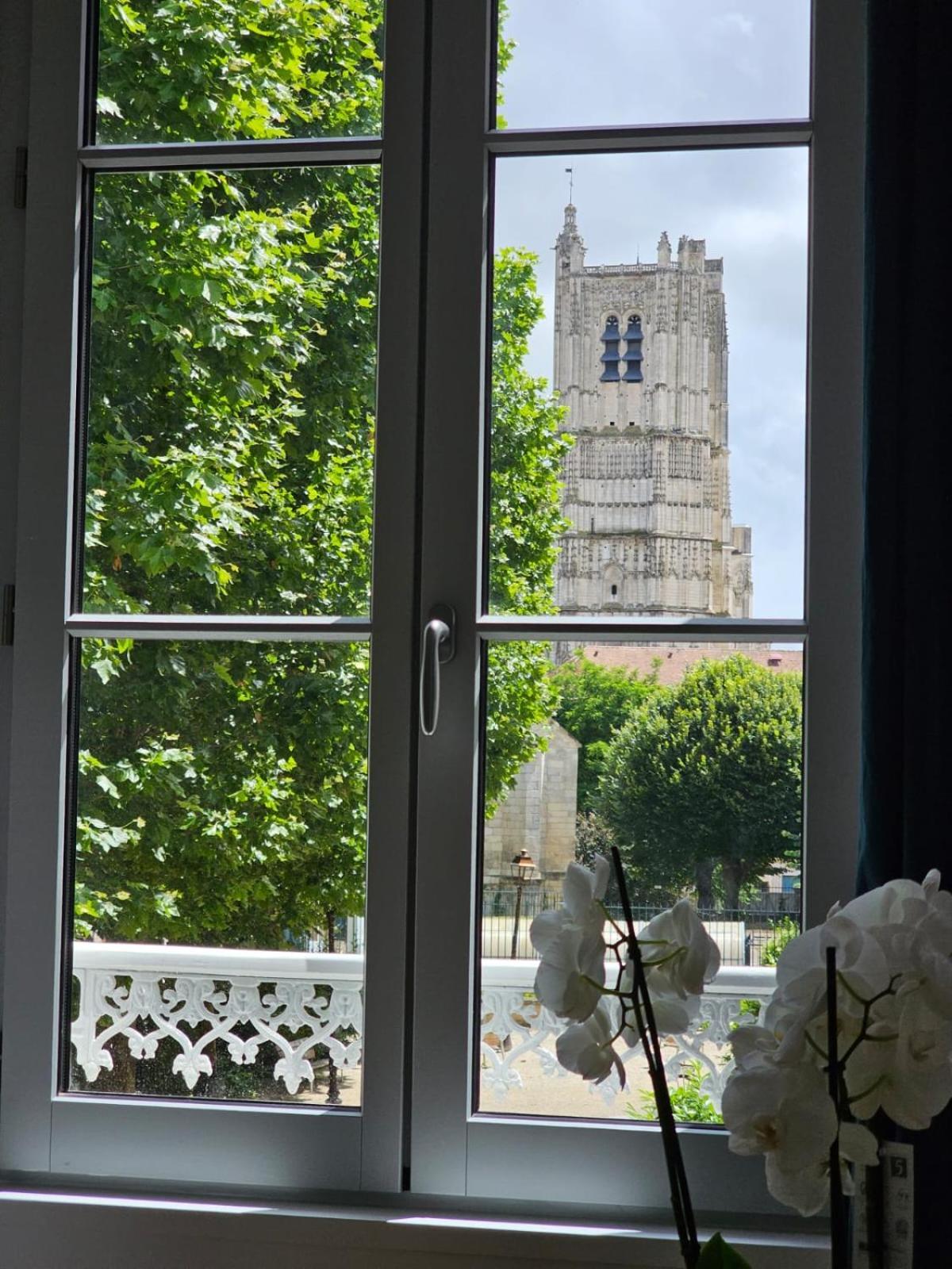Aux'Cerfs - A Deux Pas De L'Abbaye Apartamento Auxerre Exterior foto